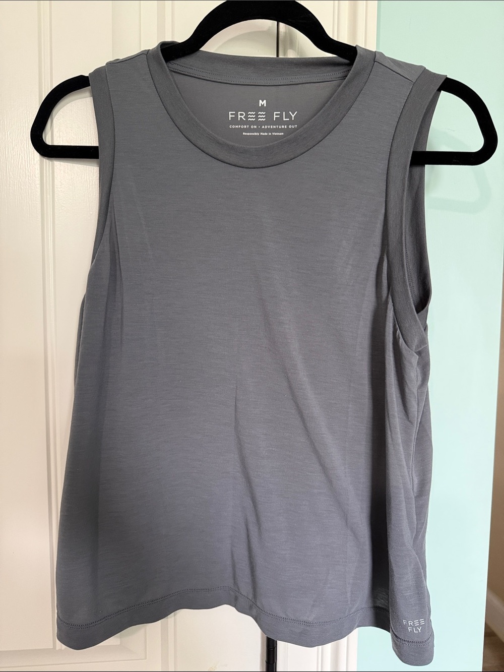 Free Fly Women's Gray Sleeveless Crewneck Tank - Medium